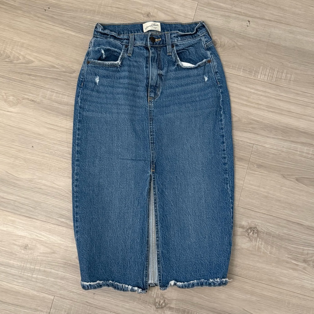Universal Thread High-Waisted Blue Denim Skirt, Size 2
